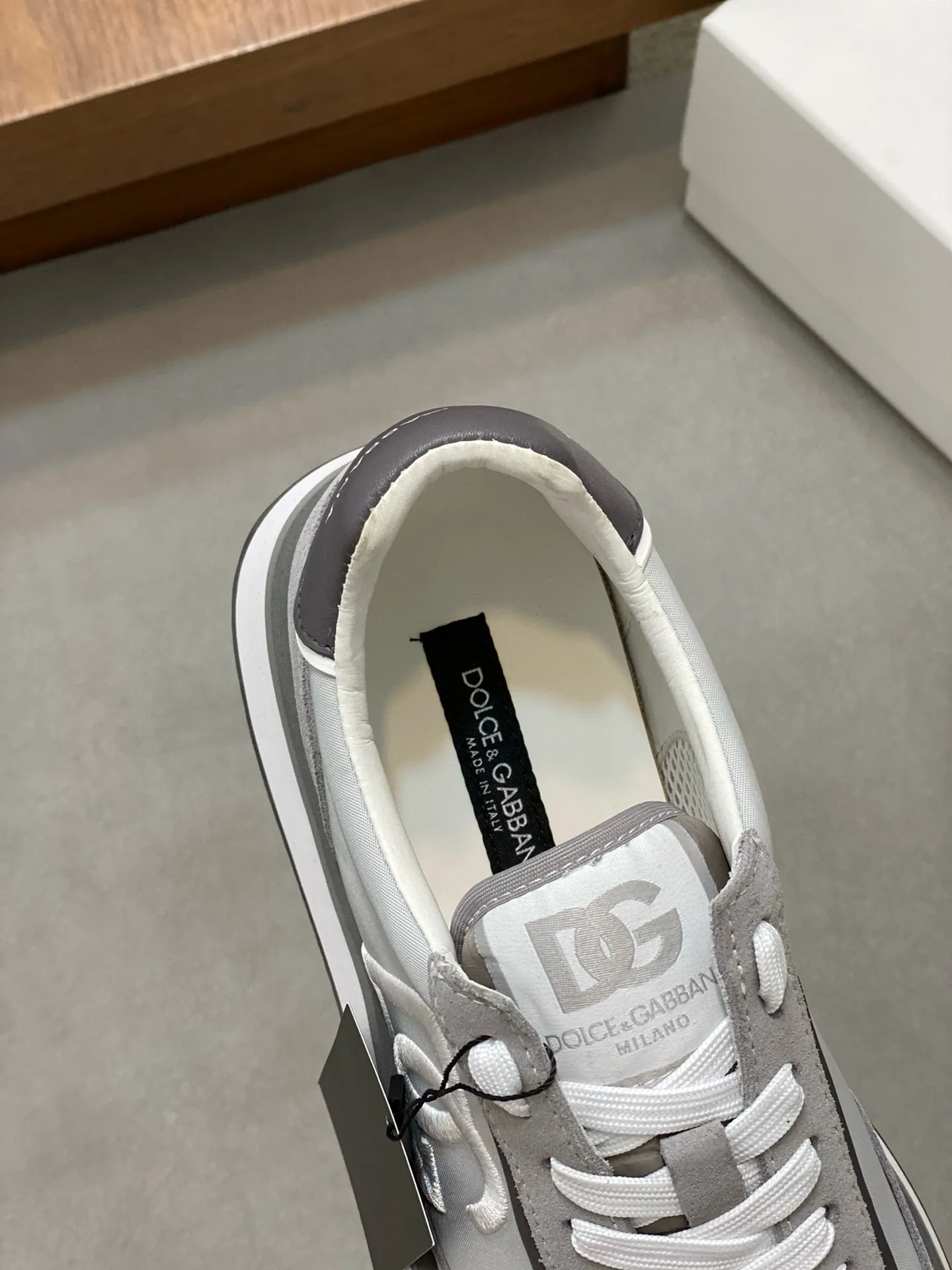 Factory price: 458💰••New products••Dolce&Gabbana••DG✔️High-end men's sports•casual shoes. Original goods from top counters. Original imported cowhide, multi-material splicing design ➕Imported cowhide lining, cowhide feet ➕Original TPR elastic outsole. Size: 39-44 (38, 45 customized)